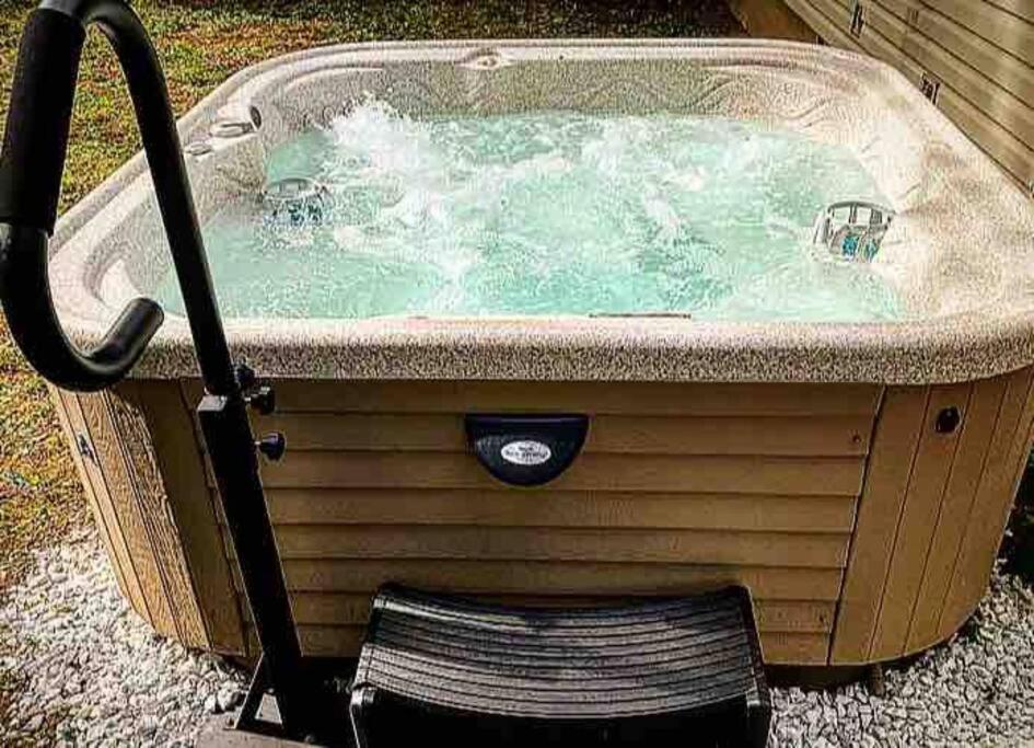 {Hot Tub In Ranch} Mins To Airport/Uofr/Strng/Dwtn Villa Rochester Buitenkant foto